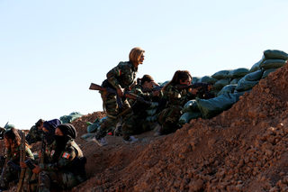 2016-11-03T165736Z_1423955534_S1BEUKSWYIAB_RTRMADP_3_MIDEAST-CRISIS-MOSUL-WOMENFIGHTERS.JPG