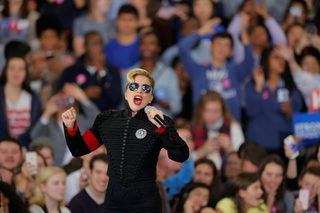 2016-11-08T062438Z_517999443_S1AEULPHVAAA_RTRMADP_3_USA-ELECTION-CLINTON.JPG