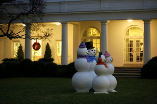 2016-11-29T231722Z_1453003712_RC1105C8FC90_RTRMADP_3_USA-OBAMA-CHRISTMAS.JPG