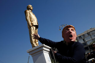 2016-12-06T133234Z_1657338337_RC1A958FB000_RTRMADP_3_ISRAEL-NETANYAHU-STATUE.JPG