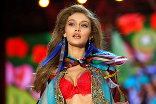 2016-11-30T221637Z_1987341775_RC1C1F576F70_RTRMADP_3_FASHION-VICTORIASSECRET.JPG