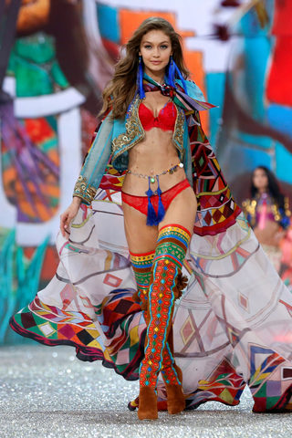 2016-11-30T221659Z_742825578_RC15F6994070_RTRMADP_3_FASHION-VICTORIASSECRET.JPG