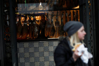 2016-12-06T060557Z_97193061_RC17540A8AF0_RTRMADP_3_BRITAIN-EU-FOOD-WINE.JPG