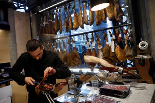 2016-12-06T060627Z_583514410_RC189DCEC5A0_RTRMADP_3_BRITAIN-EU-FOOD-WINE.JPG