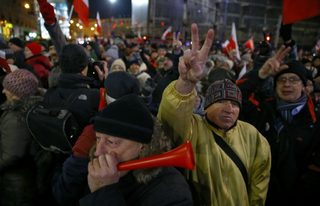 2016-12-13T164526Z_752530528_LR1ECCD1AJE1Z_RTRMADP_3_POLAND-POLITICS-PROTESTS.JPG