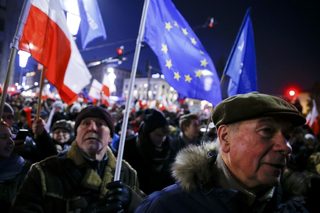 2016-12-13T171357Z_578444645_LR1ECCD1BUX2P_RTRMADP_3_POLAND-POLITICS-PROTESTS.JPG