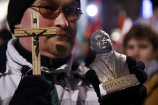 2016-12-13T175558Z_58149010_LR1ECCD1DSZ3D_RTRMADP_3_POLAND-POLITICS-PROTESTS.JPG