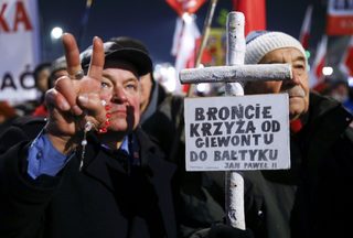 2016-12-13T175703Z_1540832977_LR1ECCD1DUS3F_RTRMADP_3_POLAND-POLITICS-PROTESTS.JPG