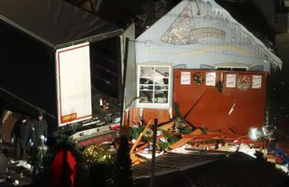 2016-12-20T025511Z_1353647170_LR1ECCK083NLR_RTRMADP_3_GERMANY-TRUCK.JPG