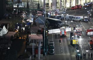 2016-12-20T012838Z_12782280_LR1ECCK043FL5_RTRMADP_3_GERMANY-TRUCK.JPG