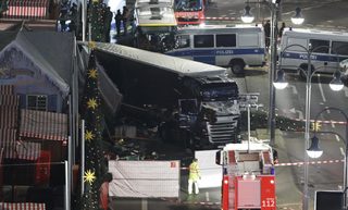 2016-12-20T012043Z_2123292658_LR1ECCK03Q8L1_RTRMADP_3_GERMANY-TRUCK.JPG