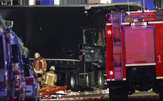 2016-12-19T212206Z_1567888876_LR1ECCJ1NCJIP_RTRMADP_3_GERMANY-TRUCK.JPG