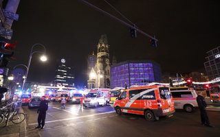 2016-12-19T204129Z_1378873316_LR1ECCJ1LGUHB_RTRMADP_3_GERMANY-TRUCK.JPG