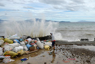 2016-12-26T103828Z_1047863913_RC11C11175E0_RTRMADP_3_ASIA-STORM-PHILIPPINES.JPG