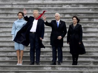 2017-01-21T005421Z_750143858_HT1ED1L02HZ74_RTRMADP_3_USA-TRUMP-INAUGURATION.JPG