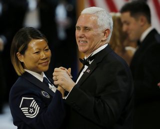 2017-01-21T042901Z_1165066232_HT1ED1L0CFUCT_RTRMADP_3_USA-TRUMP-INAUGURATION-BALLS.JPG