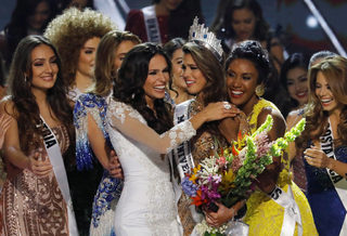 2017-01-30T055242Z_774127810_RC1F28F85370_RTRMADP_3_PHILIPPINES-MISSUNIVERSE.JPG