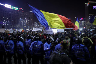 2017-02-02T000447Z_1331510579_RC195FF0FAE0_RTRMADP_3_ROMANIA-CORRUPTION.JPG