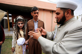 2017-02-16T194037Z_782011812_RC16BD468A90_RTRMADP_3_MIDEAST-CRISIS-MOSUL-WEDDING.JPG