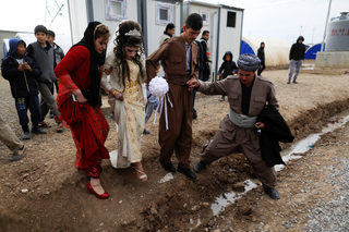 2017-02-16T174953Z_109270249_RC13E1EF0FD0_RTRMADP_3_MIDEAST-CRISIS-MOSUL-WEDDING.JPG