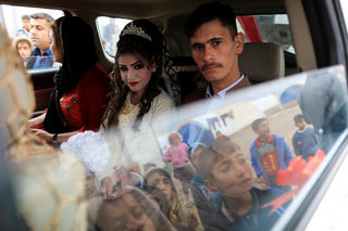 2017-02-16T195014Z_2027777548_RC1F6E4FC560_RTRMADP_3_MIDEAST-CRISIS-MOSUL-WEDDING.JPG