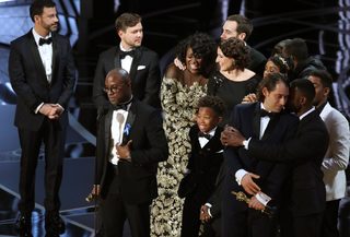 2017-02-27T053950Z_1115851351_HP1ED2R0FQD6L_RTRMADP_3_AWARDS-OSCARS.JPG