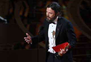 2017-02-27T045604Z_851316286_HP1ED2R0DPF18_RTRMADP_3_AWARDS-OSCARS.JPG