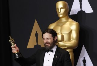 2017-02-27T054007Z_1320352701_HP1ED2R0FQU6O_RTRMADP_3_AWARDS-OSCARS.JPG