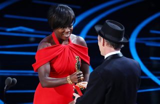 2017-02-27T025300Z_1134260113_HP1ED2R080BN2_RTRMADP_3_AWARDS-OSCARS.JPG
