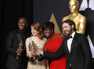 2017-02-27T061453Z_389960173_HP1ED2R0HCSBF_RTRMADP_3_AWARDS-OSCARS.JPG