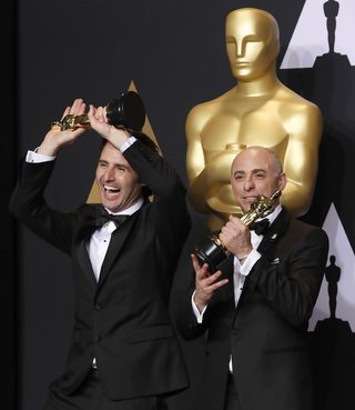 2017-02-27T034512Z_1874406623_HP1ED2R0AFBT6_RTRMADP_3_AWARDS-OSCARS.JPG