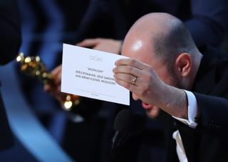 2017-02-27T051852Z_2062612_HP1ED2R0ERF38_RTRMADP_3_AWARDS-OSCARS.JPG