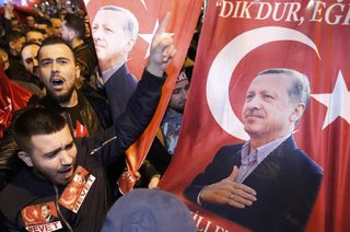 2017-03-11T205443Z_383924214_LR1ED3B1M2WQE_RTRMADP_3_TURKEY-REFERENDUM-NETHERLANDS.JPG