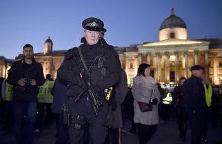 2017-03-23T185904Z_1700567866_LR1ED3N1GQ5IE_RTRMADP_3_BRITAIN-SECURITY-VIGIL.JPG