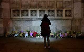 2017-03-23T220706Z_1335607509_RC1724FB0330_RTRMADP_3_BRITAIN-SECURITY-VIGIL.JPG