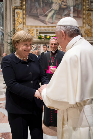 2017-03-24T191300Z_1868699736_RC131D984F30_RTRMADP_3_EU-SUMMIT-POPE.JPG