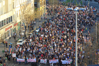 2017-04-02T174133Z_1160758399_RC151B2D5810_RTRMADP_3_HUNGARY-SOROS-PROTEST.JPG