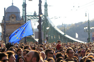2017-04-02T174648Z_229617305_RC1FEF249070_RTRMADP_3_HUNGARY-SOROS-PROTEST.JPG