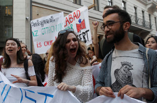 2017-04-02T174758Z_82266564_RC1B6D21F600_RTRMADP_3_HUNGARY-SOROS-PROTEST.JPG