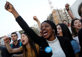 2017-04-02T175645Z_770530064_RC184C7A1950_RTRMADP_3_HUNGARY-SOROS-PROTEST.JPG