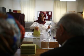 2017-04-16T065208Z_82826595_UP1ED4G0J2VUJ_RTRMADP_3_TURKEY-REFERENDUM.JPG