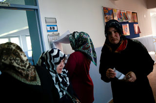 2017-04-16T111044Z_644762741_RC1182111B40_RTRMADP_3_TURKEY-REFERENDUM.JPG