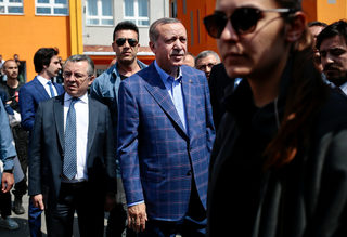 2017-04-16T113139Z_86353748_RC142B1925E0_RTRMADP_3_TURKEY-REFERENDUM.JPG