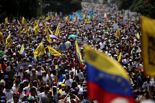 2017-04-19T160532Z_995687012_RC1701C35D60_RTRMADP_3_VENEZUELA-POLITICS-PROTESTS.JPG