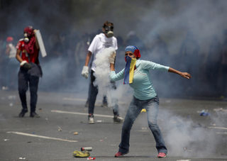 2017-04-19T192036Z_953127359_RC15669364D0_RTRMADP_3_VENEZUELA-POLITICS-PROTESTS.JPG