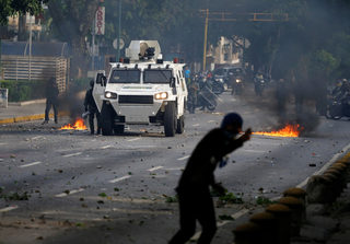 2017-04-19T211905Z_669873373_RC1B9BE2FE80_RTRMADP_3_VENEZUELA-POLITICS-PROTESTS.JPG