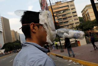 2017-04-10T222412Z_663804827_RC18134B51C0_RTRMADP_3_VENEZUELA-POLITICS.JPG