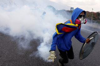 2017-04-24T201751Z_606881663_RC1818B967C0_RTRMADP_3_VENEZUELA-POLITICS.JPG