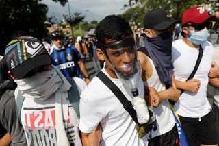 2017-04-24T202552Z_798484508_RC1E2249AA50_RTRMADP_3_VENEZUELA-POLITICS.JPG