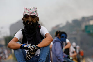 2017-04-24T231348Z_627668031_RC1170D59590_RTRMADP_3_VENEZUELA-POLITICS.JPG